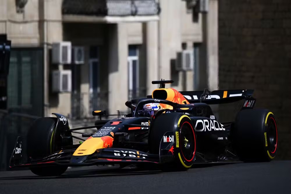 Verstappen lidera 1° treino do GP no Azerbaijão