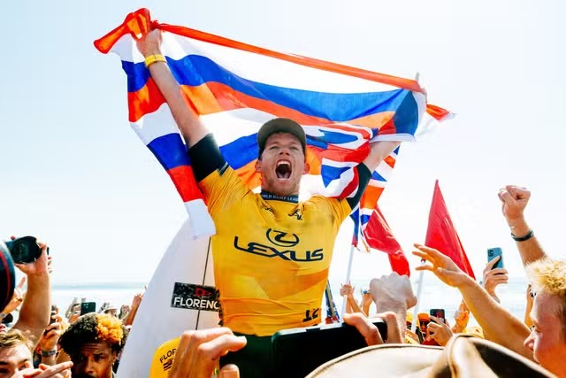 WSL: Italo Ferreira perde final, e John John Florence é tricampeão mundial