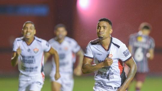 Vitória Escapa da Derrota e Vence o Flu