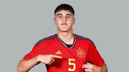 Espanha convoca zagueiro de 17 anos do Barça