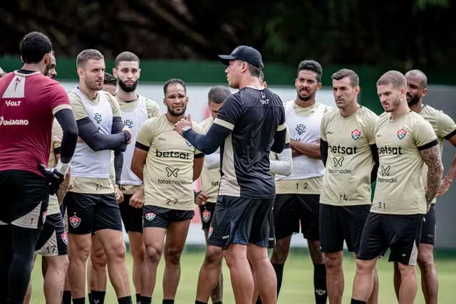 Vitória segue preparação para jogo contra o Criciúma