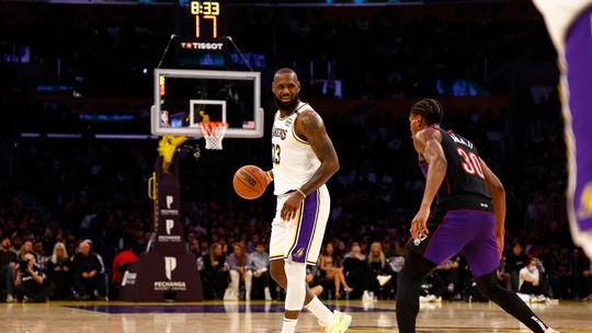 Lakers Vencem com Triplo-Duplo de LeBron