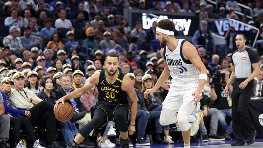 Warriors vencem Mavs com Curry