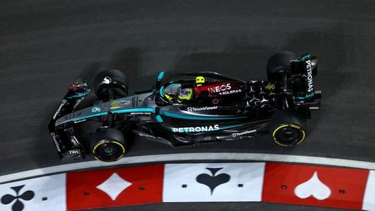 Hamilton lidera treino Mercedes