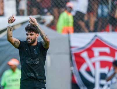 Vitória toma virada do Corinthians no Barradão