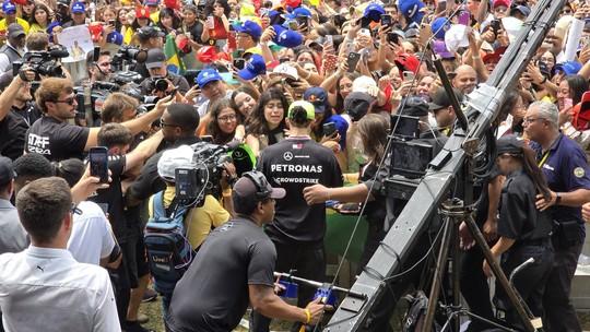 Hamilton Agradece Fãs na Fanzone