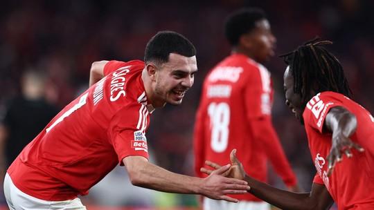 Benfica lidera Português antes de clássico