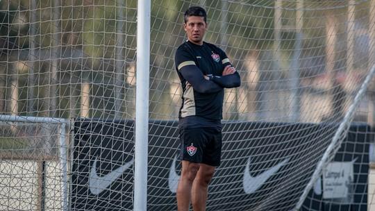 Carpini bate recorde de jogos no Vitória