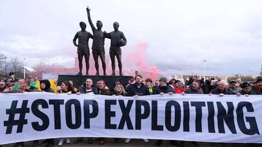 Protesto Unido: Torcedores de Manchester e Liverpool contra Preços Altos