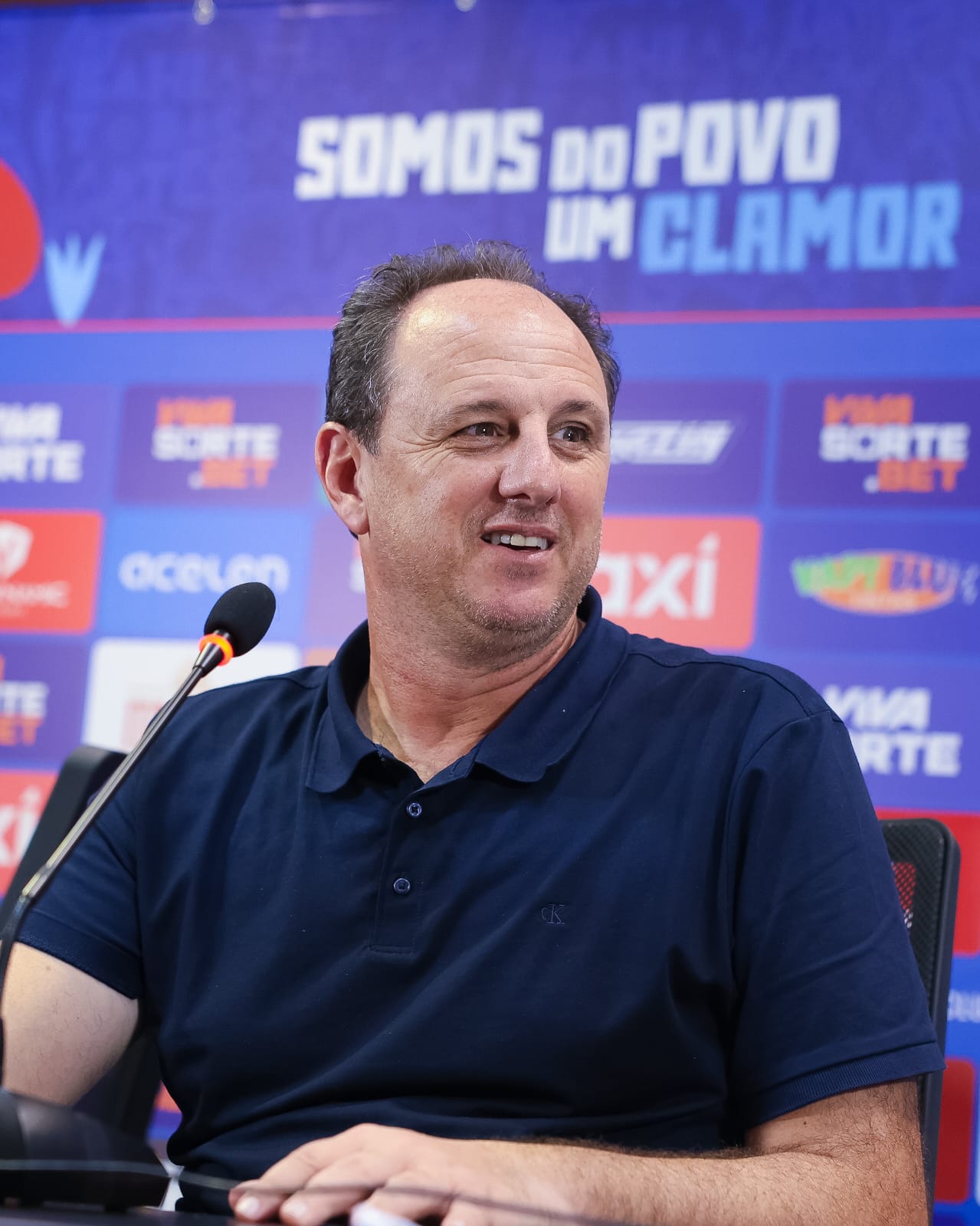 Rogério Ceni fala sobre posicionamento do meio campo na estreia