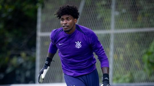 Hugo Souza perto de retorno ao Corinthians