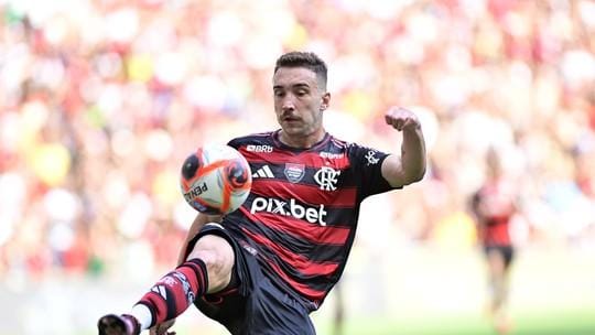 Léo Ortiz impressiona Zico no Flamengo