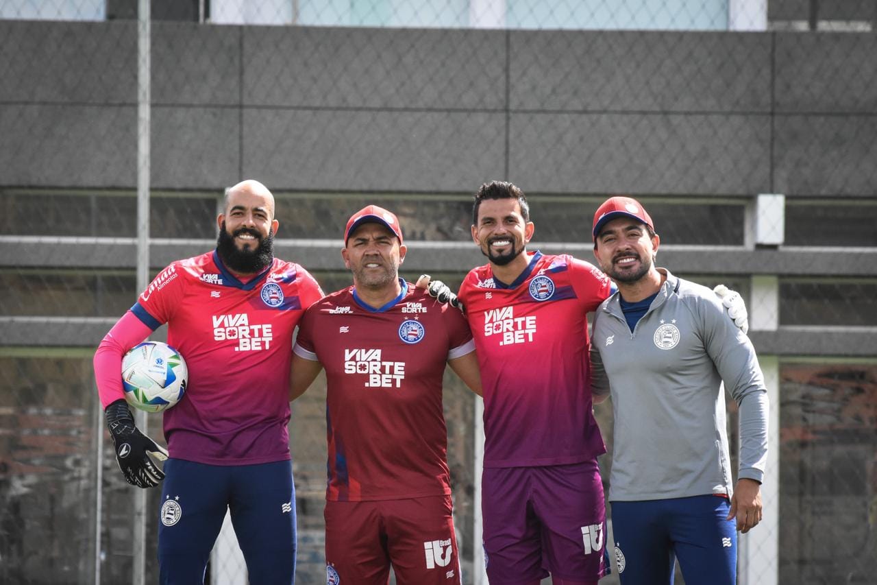 Disputa no gol do Bahia: Danilo ou Marcos Felipe?