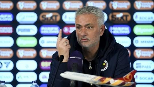 Mourinho acusado de racismo em clássico turco