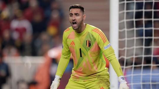 Goleiro belga renuncia após retorno de Courtois