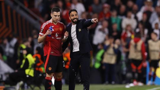 Manchester United: Lateral critica temporada