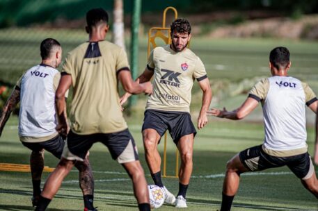 Vitória divulga boletim médico com atualizações de três jogadores lesionados
