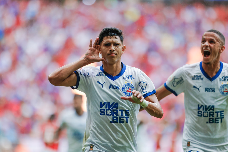 Bahia vence o Vitória mesmo com um a menos e amplia série invicta no clássico Ba-Vi
