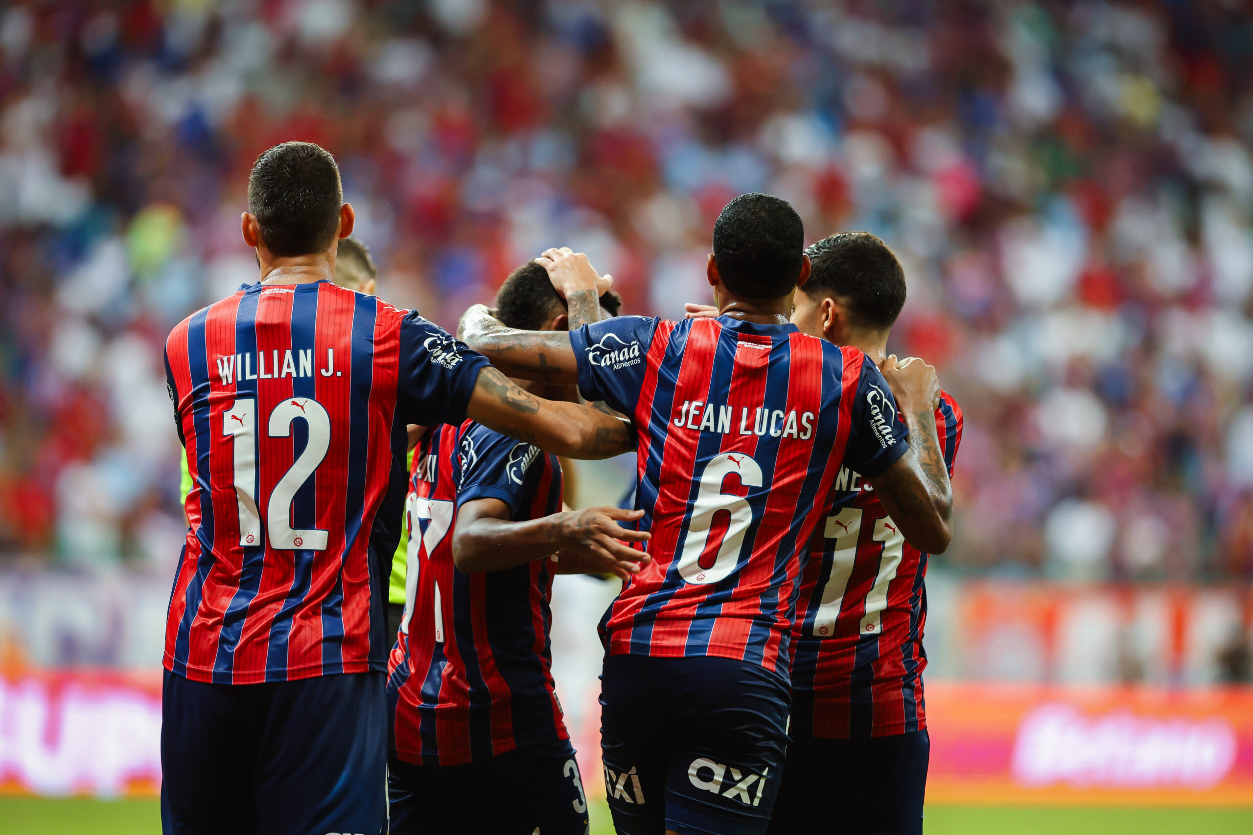Bahia encara o Grêmio em busca do G4