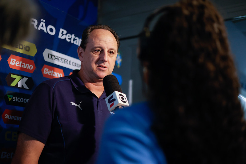 Ceni irritado com a  arbitragem após pênalti  contra o Bahia: “Quando vai ao VAR, a situação muda de nível”