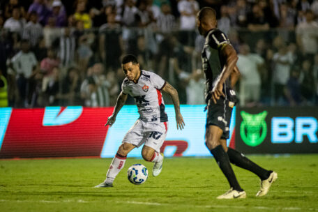 Vitória é superado pelo Ceará e cai para a zona de rebaixamento na Série A