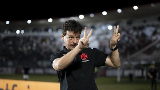 Vasco: Pedrinho exalta elenco e Diniz