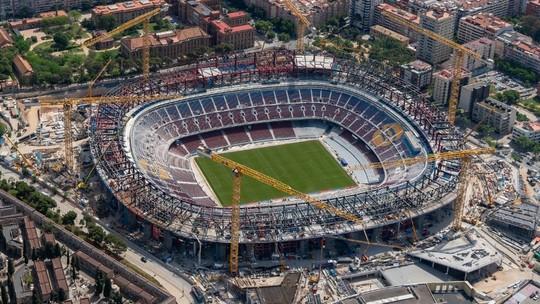 Reforma do Camp Nou em andamento e previsão para 2026