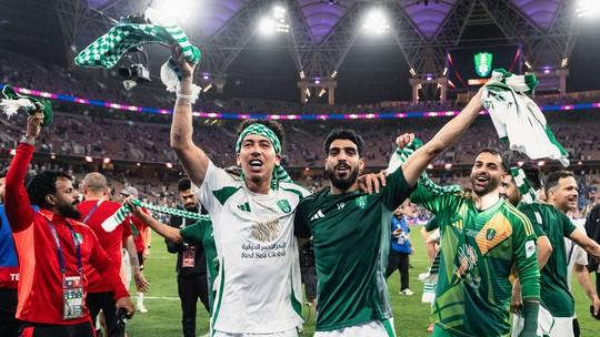 Firmino celebra título asiático: “Passei por um deserto”