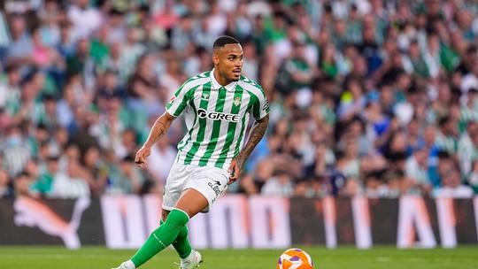 Betis quer manter brasileiro Natan do Napoli no elenco