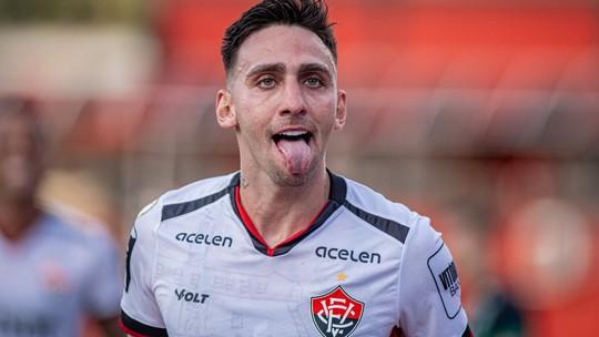 Mosquito no Japão: Vitória libera atacante