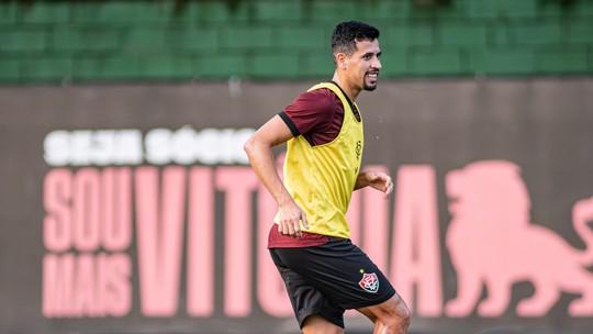 Vitória: Mosquito e Ryller retornam aos treinos