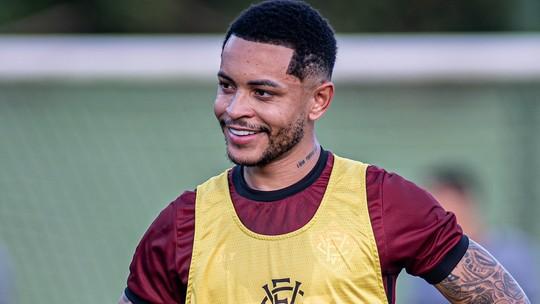 Matheuzinho renova com o Vitória até 2029