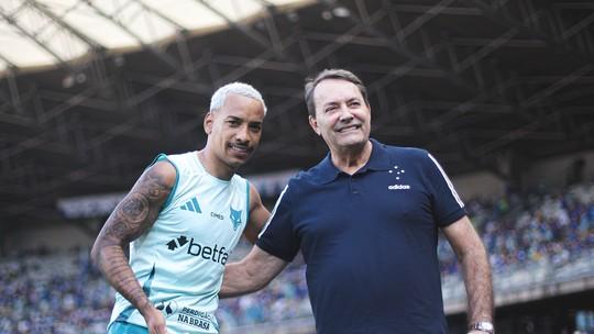 Matheus Pereira celebra marca histórica na Raposa