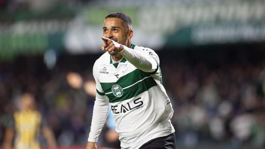 Coritiba assume liderança na Série B com Dellatorre decisivo