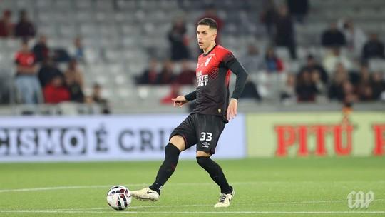Athletico busca solidez defensiva com Odair