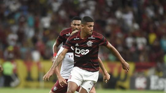 Wolfsburg fecha com Vini Souza