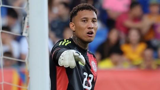 Bahia mira Sequeira para o gol