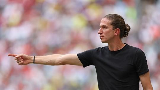 Turbulência no Flamengo, mas Filipe Luís mantido