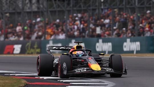 Verstappen domina em Silverstone