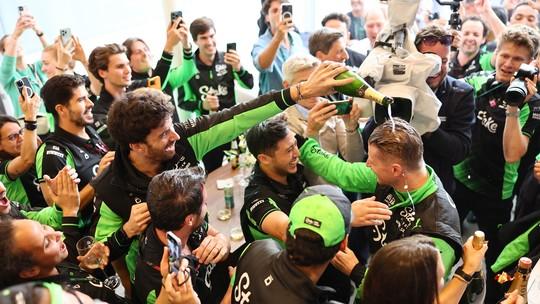 Sauber celebra pódio com champanhe rival