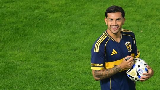 Paredes retorna ao Boca Juniors com festa épica