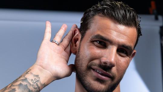 Al Hilal fecha com Theo Hernandez