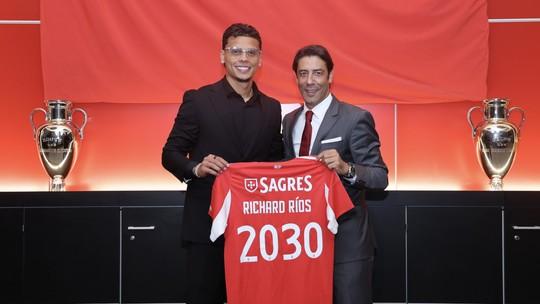 Benfica reforça meio campo com Ríos e impõe multa recorde