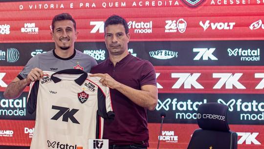 Goleiro do Vitória revela inspiração em Ceni e projeta duelo