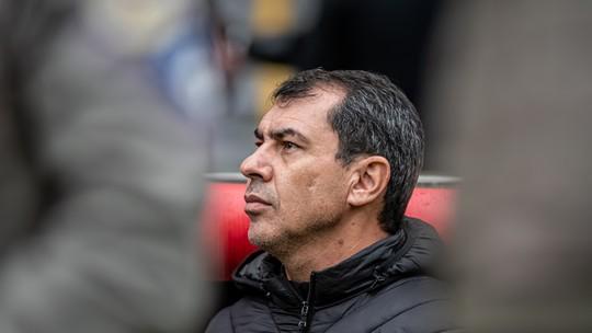 Carille tenta quebrar sequência negativa contra o Botafogo