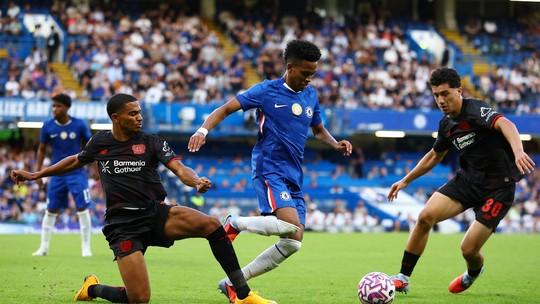 Estevão brilha e impressiona em estreia