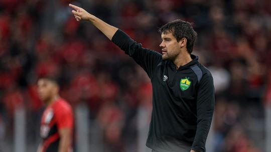 Liverpool reforça comissão técnica com brasileiro