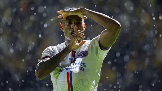 Jean Lucas atinge marca centenária e revela faro de gol no Bahia