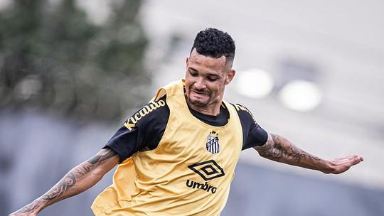 Zé Ivaldo reintegrado ao Santos: futuro incerto