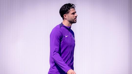 Corinthians busca novo destino para atacante Hernández